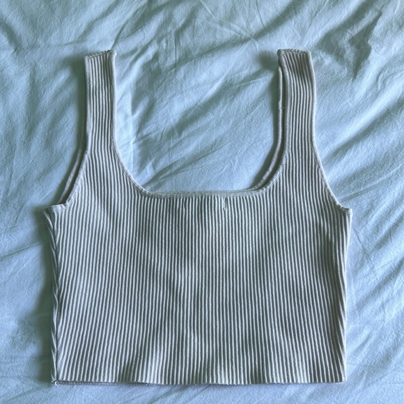 Women’s Glassons (Aritzia) Tank Top. Size SML Cream Colour. Like New Condition - Picture 2 of 10